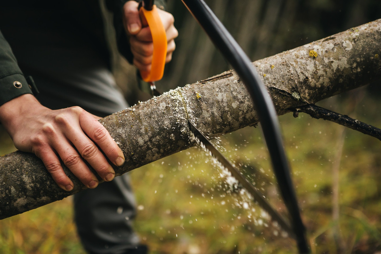 pilka-ruchnaia-luchkovaia-fiskars-sw31-700-mm